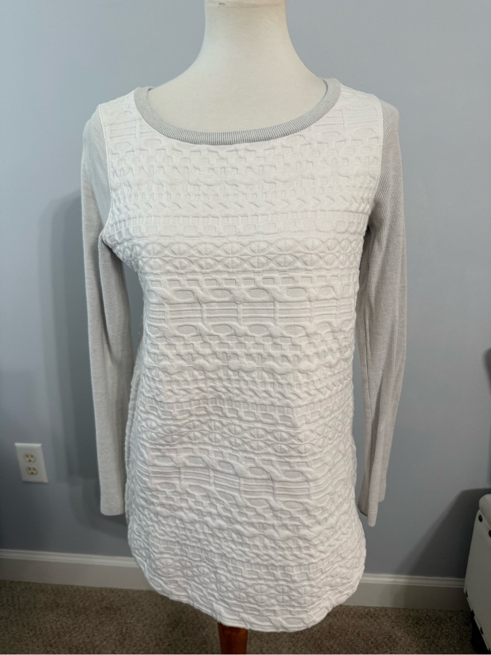 Merona White Textured Front Tunic with Light Gray Sleeves